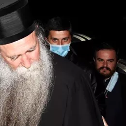 Ухапшени владика Јоаникије и свештениц