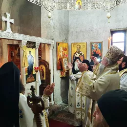 Владика Јоаникије на Марковдан служио у манастиру Ђурђеви Ступови