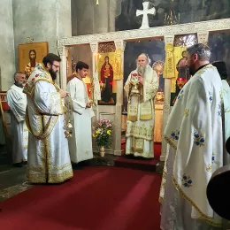 Владика Јоаникије на Марковдан служио у манастиру Ђурђеви Ступови
