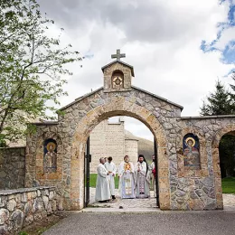 Епископ Јоаникије на Васкрс богослужио у манастиру Ђурђеви Ступови