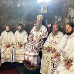 Архијерејска Литургија на Велику суботу