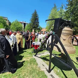 Освештано главно звоно за Саборни храм Светог Симеона Мироточивог у Беранама