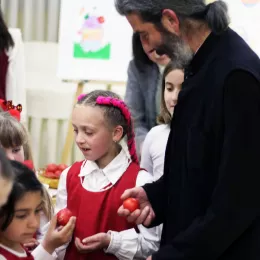 У Никшићу организована изложба поводом најрадоснијег хришћанског празника