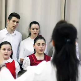 У Никшићу организована изложба поводом најрадоснијег хришћанског празника