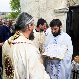 Епископ Методије богослужио у цркви Светог Ђорђа на Валу у Враћеновићима