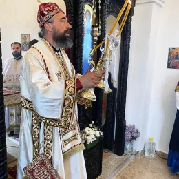 Епископ Методије богослужио у цркви Светог Ђорђа на Валу у Враћеновићима