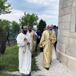 Епископ Методије богослужио у цркви Светог Ђорђа на Валу у Враћеновићима