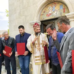 Епископ Методије богослужио у цркви Светог Ђорђа на Валу у Враћеновићима