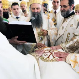 Патријарх српски г. Порфирије на празник Светог Василија Острошког богослужио у Горњем манастиру Острогу