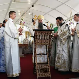 Патријарх српски г. Порфирије на празник Светог Василија Острошког богослужио у Горњем манастиру Острогу