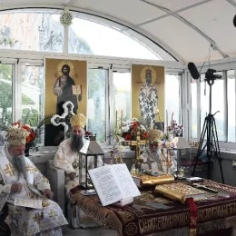 Патријарх српски г. Порфирије на празник Светог Василија Острошког богослужио у Горњем манастиру Острогу