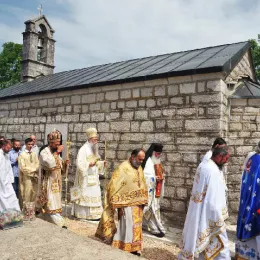 Литургијским сабрањем прослављена слава храма Светог Саве у Почивалима