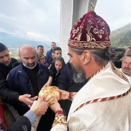 Света Архијерејска Литургија у Његњеву