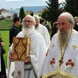 Ђурђевданска литија кроз Беране: Народ се скупља око Христа, у истим литијама, настављајући континуитет и однос са Богом, узлазећи у вишњи Јерусалим душом својом