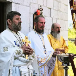 Молитвено сабрање у древној светињи у Грахову
