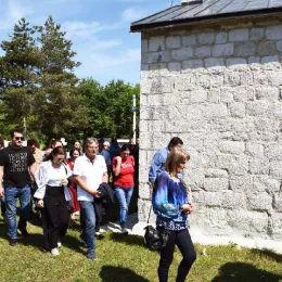 Молитвено сабрање у древној светињи у Грахову