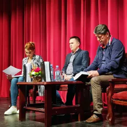 Фототипија часописа Уметност из 1971. године, посвећеног одбрани Његошеве Капеле на Ловћену, промовисана у Никшићу