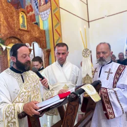 Архијерејска Литургија и дочек моштију светог Владике Николаја Велимировића у Његњеву