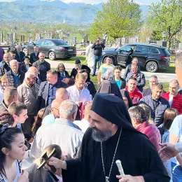 Архијерејска Литургија и дочек моштију светог Владике Николаја Велимировића у Његњеву