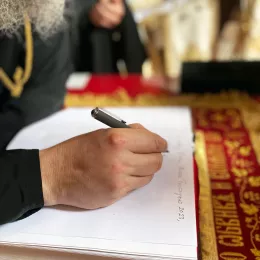 Архијерејска Литургија и дочек моштију светог Владике Николаја Велимировића у Његњеву