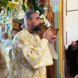 Архијерејска Литургија и дочек моштију светог Владике Николаја Велимировића у Његњеву