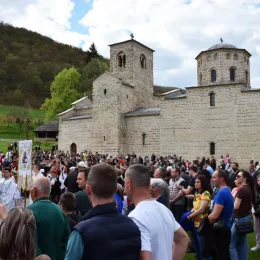 Владика Димитрије на Ђурђевданској литији у Беранама