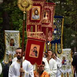Владика Димитрије на Ђурђевданској литији у Беранама