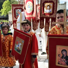 Владика Димитрије на Ђурђевданској литији у Беранама