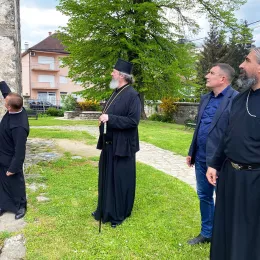 Епископ Исихије посјетио древне светиње у Бијелом Пољу