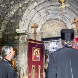 Епископ Исихије посјетио древне светиње у Бијелом Пољу