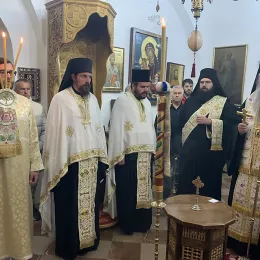 Митрополит Јоаникије служио помен пострадалима у ОШ “Владислав Рибникар”