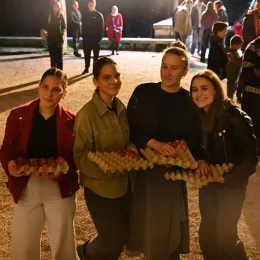 Пасхално јутрење и поноћна Литургија у храму Светог Василија Острошког у Никшићу