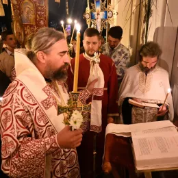 Пасхално јутрење и поноћна Литургија у храму Светог Василија Острошког у Никшићу