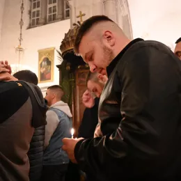 Пасхално јутрење и поноћна Литургија у храму Светог Василија Острошког у Никшићу