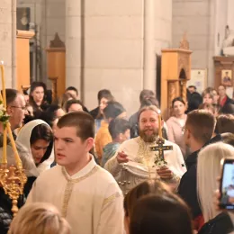 Пасхално јутрење и поноћна Литургија у храму Светог Василија Острошког у Никшићу