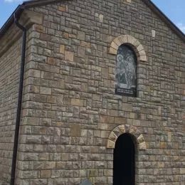 Оскрнављена српска православна црква код Пећи