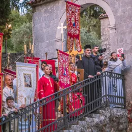 Митрополит Јоаникије кроз Подгорицу предводио традиционалну Марковданску литију