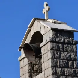 У подне су звонила звона на свим православним храмовима