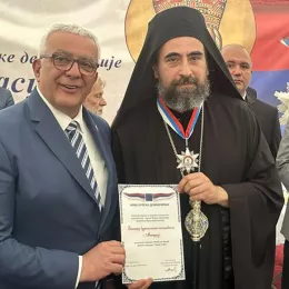 Предсједник Мандић одликовао владику Методија Орденом Марка Даковића