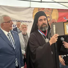 Предсједник Мандић одликовао владику Методија Орденом Марка Даковића