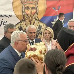 Предсједник Мандић одликовао владику Методија Орденом Марка Даковића