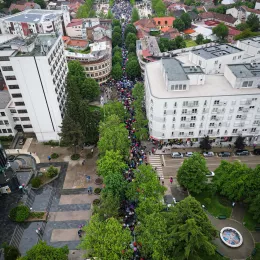 Величанствена литија, у част Светог Василија Острошког, прошла кроз Никшић