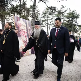 Величанствена литија, у част Светог Василија Острошког, прошла кроз Никшић
