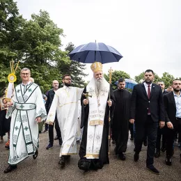 Величанствена литија, у част Светог Василија Острошког, прошла кроз Никшић
