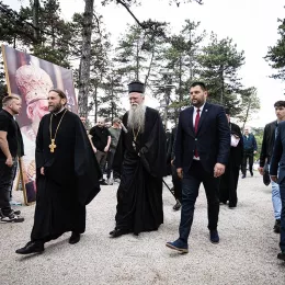 Величанствена литија, у част Светог Василија Острошког, прошла кроз Никшић