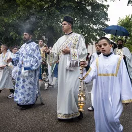 Величанствена литија, у част Светог Василија Острошког, прошла кроз Никшић