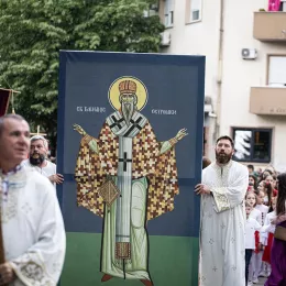 Величанствена литија, у част Светог Василија Острошког, прошла кроз Никшић