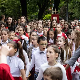 Величанствена литија, у част Светог Василија Острошког, прошла кроз Никшић