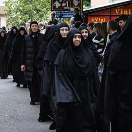 Величанствена литија, у част Светог Василија Острошког, прошла кроз Никшић