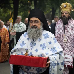 Величанствена литија, у част Светог Василија Острошког, прошла кроз Никшић
